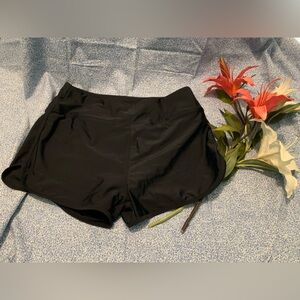 Black Women's Shorts size Large.